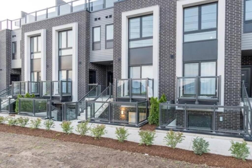 Exquisite, Bright & Modern Condo. 尼亚加拉瀑布城 外观 照片