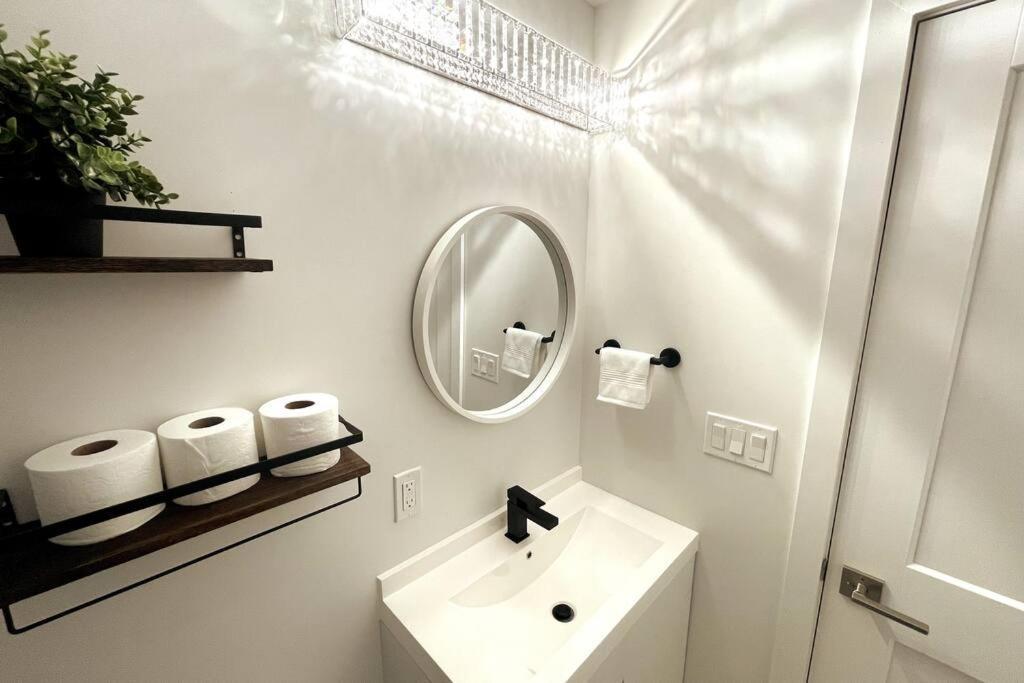 Exquisite, Bright & Modern Condo. 尼亚加拉瀑布城 外观 照片