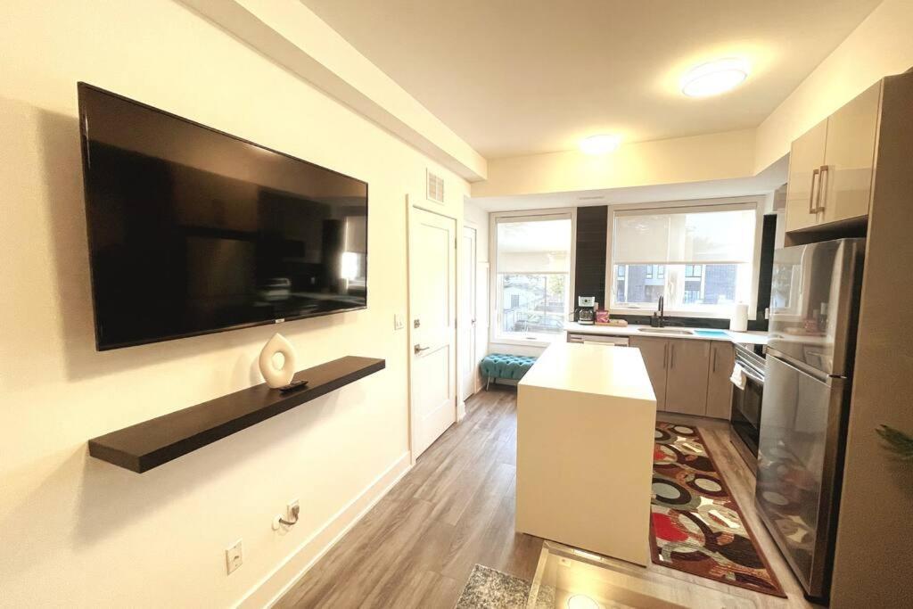 Exquisite, Bright & Modern Condo. 尼亚加拉瀑布城 外观 照片